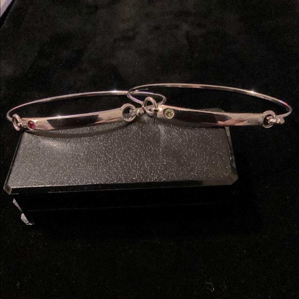 Women’s green & red birth stone hinge lock bangle